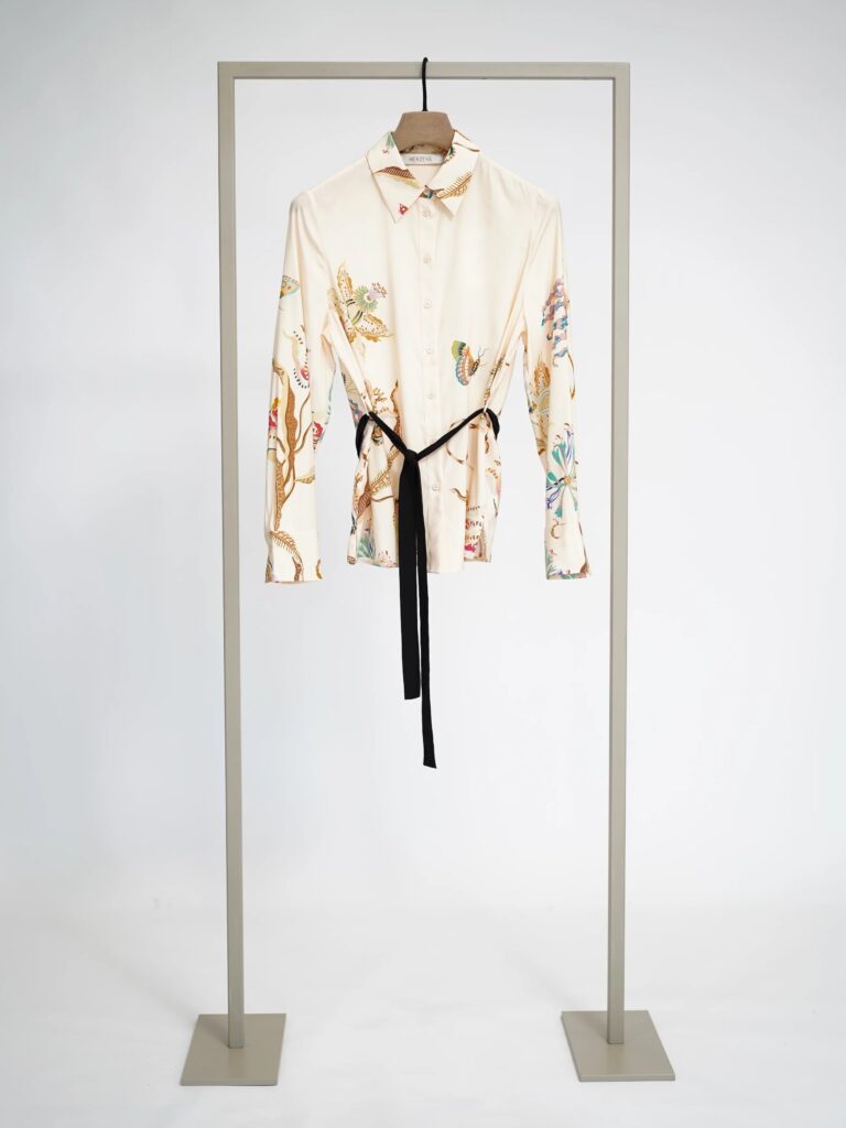 Herzen Blouse with Tie